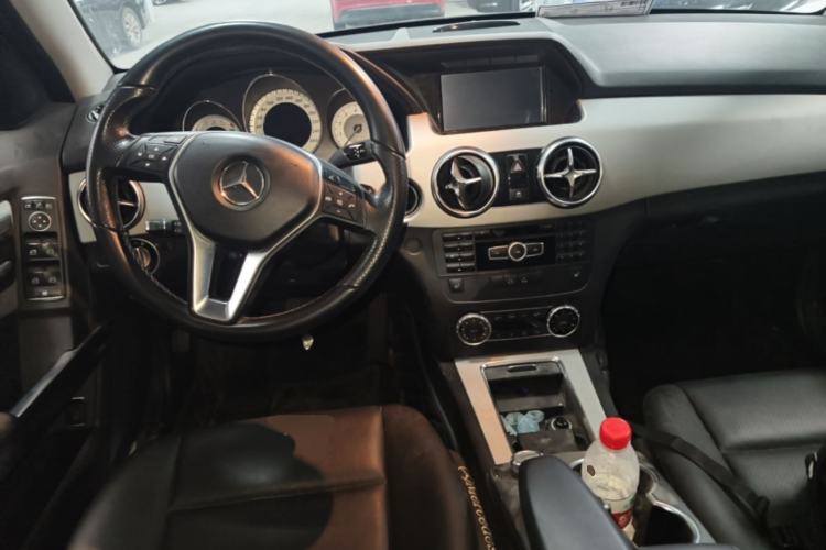 Used Mercedes-Benz GLK-Class 2013 GLK 300 4MATIC Dynamic Sunroof Model Center Console