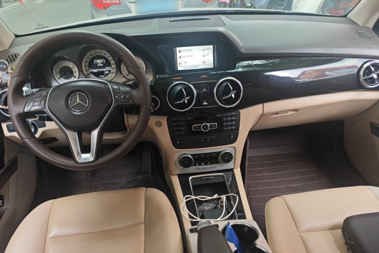 Used Mercedes-Benz GLK-Class 2013 Facelift GLK 300 4MATIC Fashion Edition Center Console