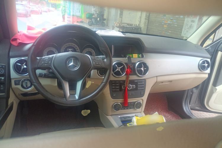 Used Mercedes-Benz GLK-Class 2013 GLK 300 4MATIC Dynamic Edition Center Console
