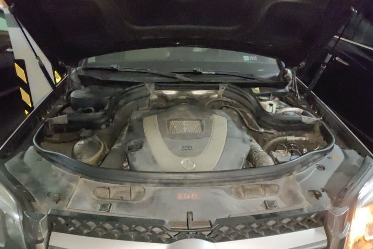 Used Mercedes-Benz GLK-Class 2013 GLK 300 4MATIC Fashion Model Engine Bay