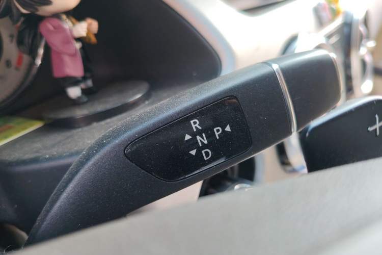 Used Mercedes-Benz GLK-Class 2013 GLK 300 4MATIC Dynamic Edition Gear Lever