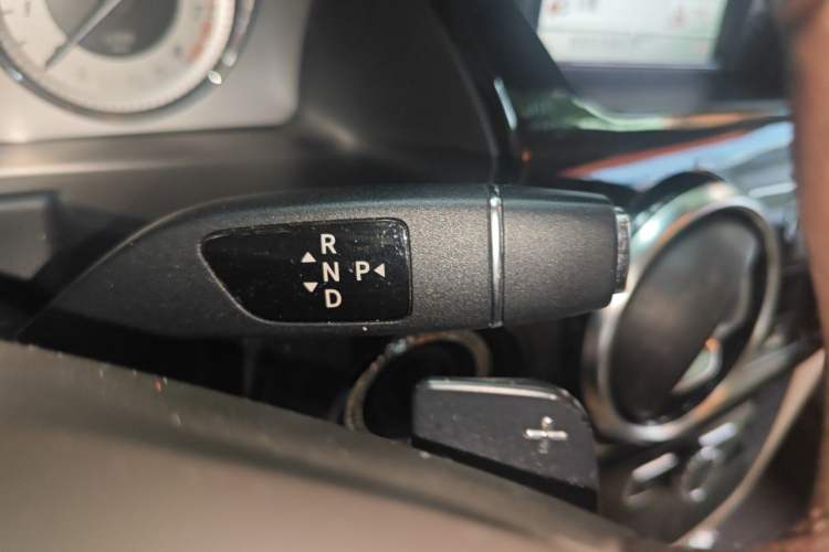 Used Mercedes-Benz GLK-Class 2013 Facelift GLK 300 4MATIC Fashion Edition Gear Lever