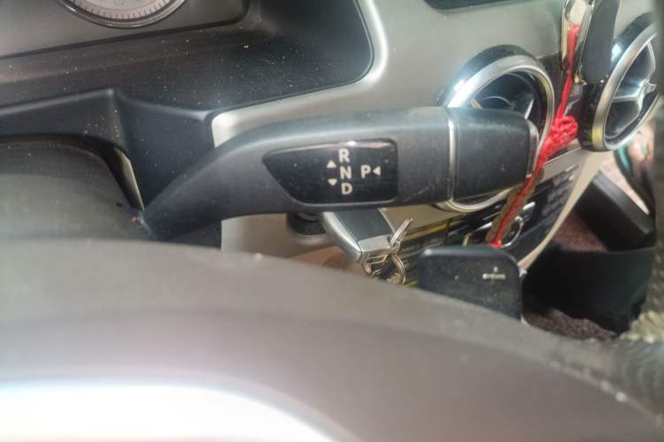 Used Mercedes-Benz GLK-Class 2013 GLK 300 4MATIC Dynamic Edition Gear Lever