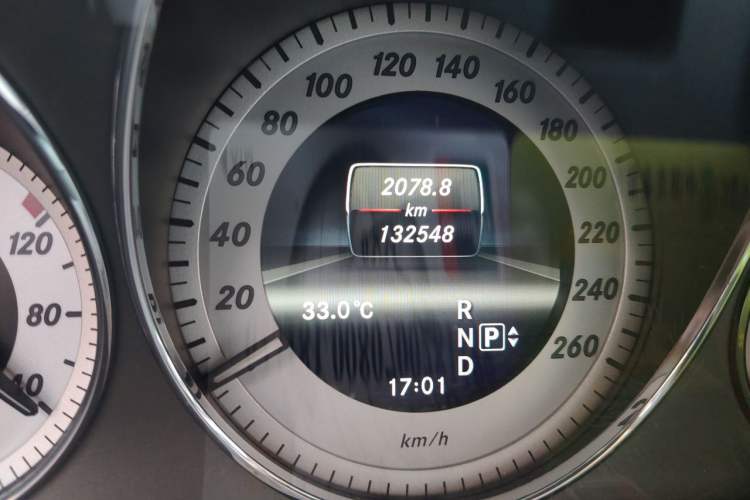 Used Mercedes-Benz GLK-Class 2013 GLK 300 4MATIC Dynamic Edition Odometer Close Up