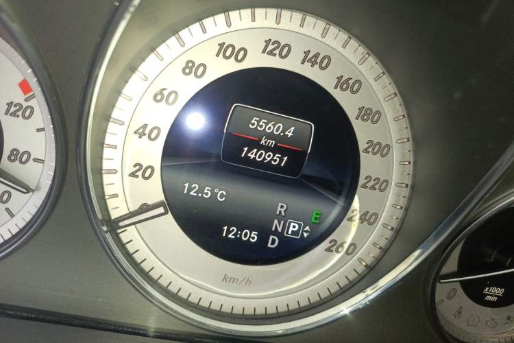 Used Mercedes-Benz GLK-Class 2013 GLK 300 4MATIC Dynamic Sunroof Model Odometer Close Up