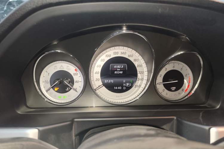 Used Mercedes-Benz GLK-Class 2013 GLK 300 4MATIC Dynamic Sunroof Model Odometer Close Up