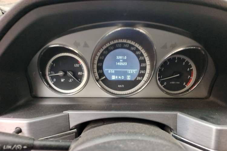 Used Mercedes-Benz GLK-Class 2013 GLK 300 4MATIC Fashion Model Odometer Close Up