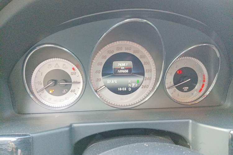 Used Mercedes-Benz GLK-Class 2013 GLK 300 4MATIC Dynamic Sunroof Model Odometer Close Up