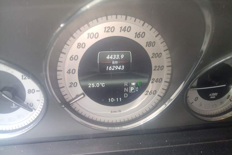 Used Mercedes-Benz GLK-Class 2013 GLK 300 4MATIC Dynamic Edition Odometer Close Up