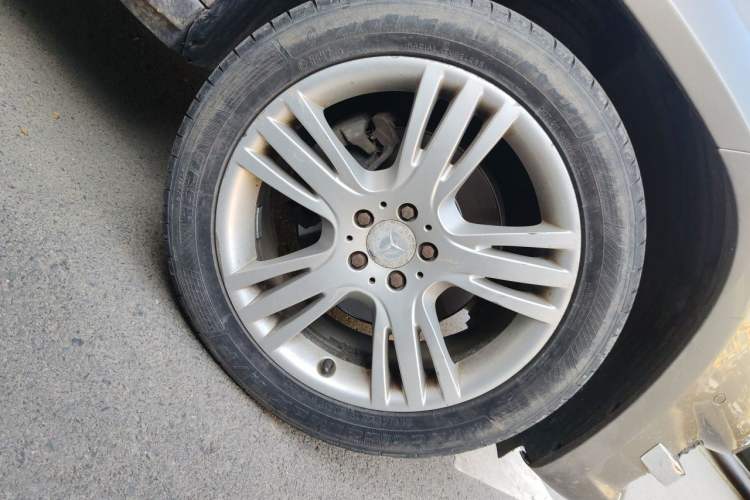 Used Mercedes-Benz GLK-Class 2013 GLK 300 4MATIC Dynamic Edition Right Front Wheel Hub