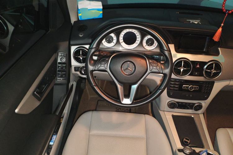 Used Mercedes-Benz GLK-Class 2013 GLK 300 4MATIC Dynamic Sunroof Model Steering Wheel