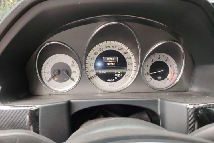 Used Mercedes-Benz GLK-Class 2013 GLK 300 4MATIC Dynamic Edition Odometer Close Up