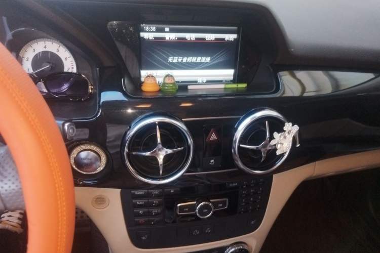 Used Mercedes-Benz GLK-Class 2013 GLK 300 4MATIC Luxury Model Audio And AC Panel