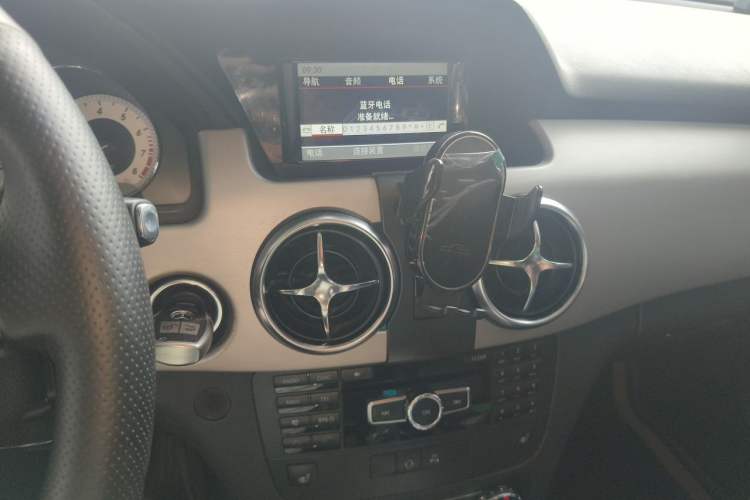 Used Mercedes-Benz GLK-Class 2013 GLK 300 4MATIC Dynamic Edition Audio And AC Panel