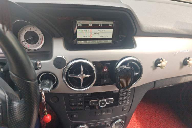 Used Mercedes-Benz GLK-Class 2013 GLK 300 4MATIC Dynamic Edition Audio And AC Panel