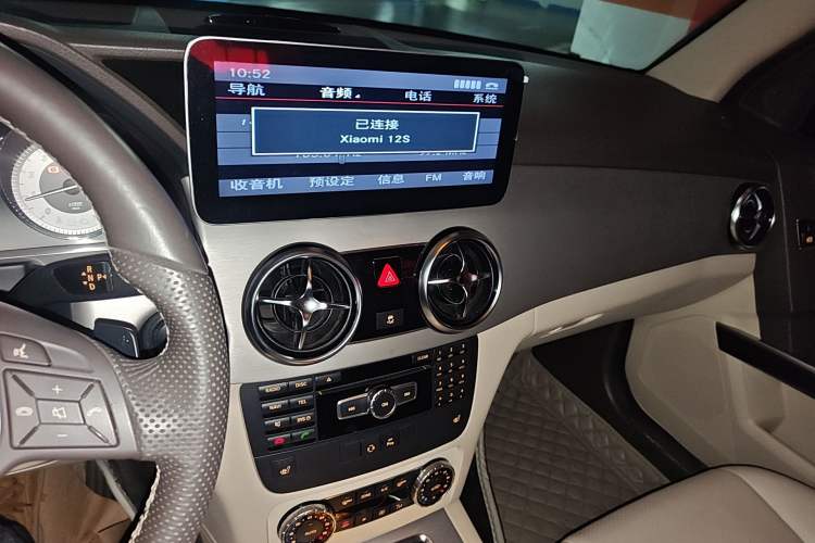 Used Mercedes-Benz GLK-Class 2013 Facelift GLK 300 4MATIC Fashion Edition Audio And AC Panel