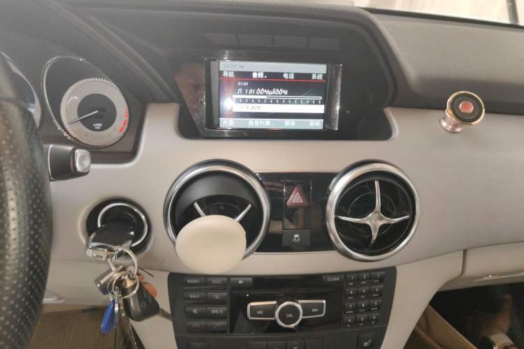 Used Mercedes-Benz GLK-Class 2013 GLK 300 4MATIC Dynamic Edition Audio And AC Panel