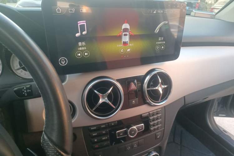 Used Mercedes-Benz GLK-Class 2013 Facelift GLK 300 4MATIC Fashion Edition Audio And AC Panel