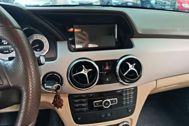 Used Mercedes-Benz GLK-Class 2013 GLK 300 4MATIC Dynamic Edition Audio And AC Panel