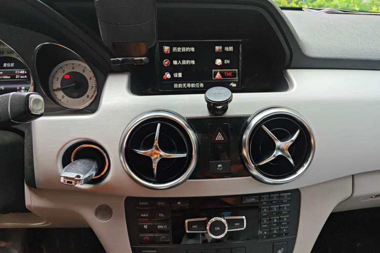 Used Mercedes-Benz GLK-Class 2013 GLK 300 4MATIC Dynamic Edition Audio And AC Panel