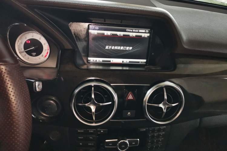 Used Mercedes-Benz GLK-Class 2013 GLK 300 4MATIC Luxury Model Audio And AC Panel