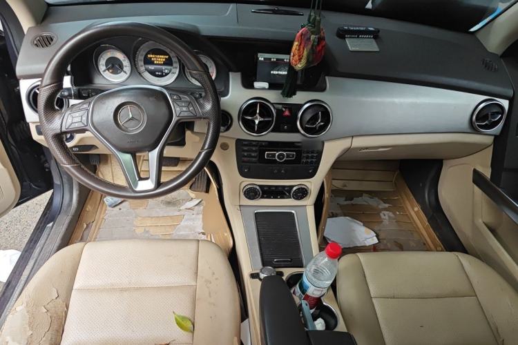 Used Mercedes-Benz GLK-Class 2013 GLK 300 4MATIC Dynamic Sunroof Model Center Console