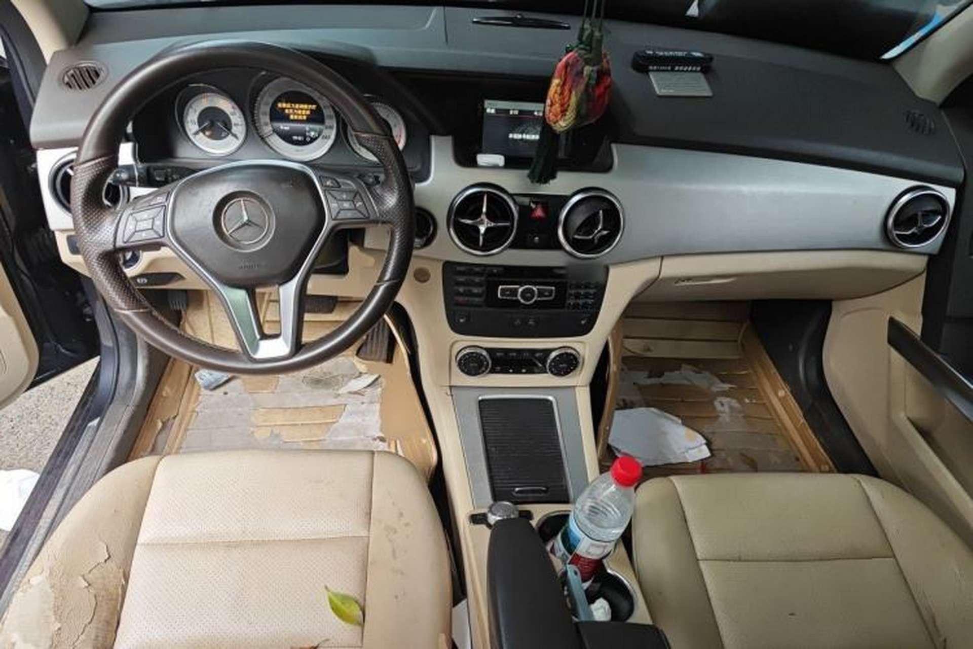 Used Mercedes-Benz GLK-Class 2013 GLK 300 4MATIC Dynamic Sunroof Model Center Console