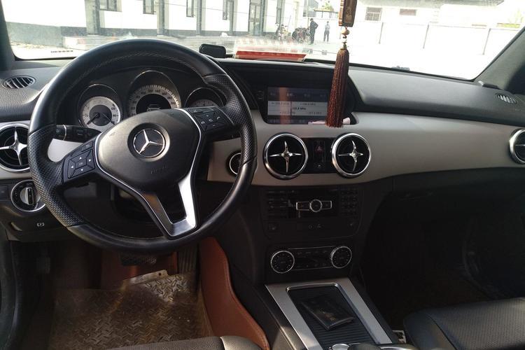 Used Mercedes-Benz GLK-Class 2013 GLK 300 4MATIC Dynamic Edition Center Console