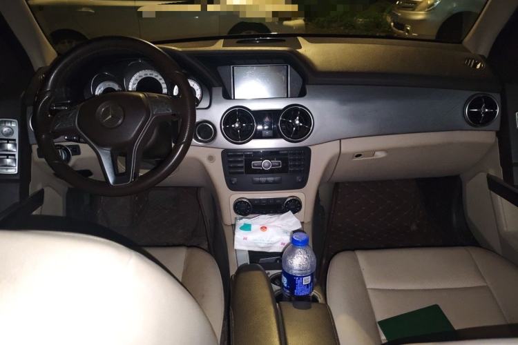 Used Mercedes-Benz GLK-Class 2013 GLK 300 4MATIC Dynamic Edition Center Console