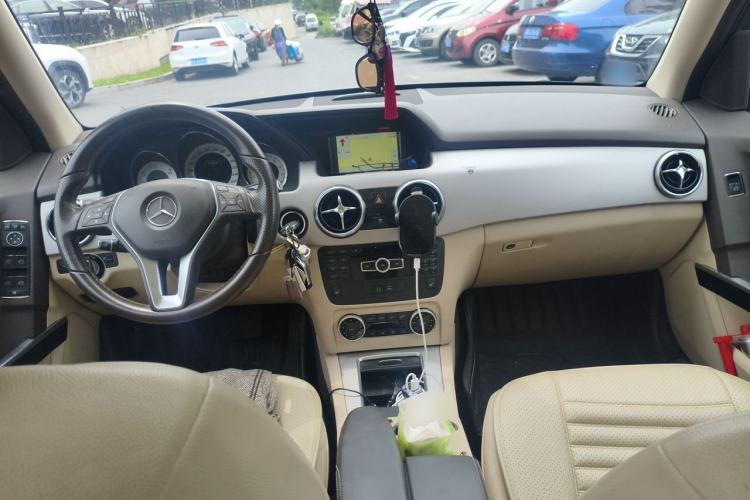 Used Mercedes-Benz GLK-Class 2013 GLK 300 4MATIC Dynamic Sunroof Model Center Console