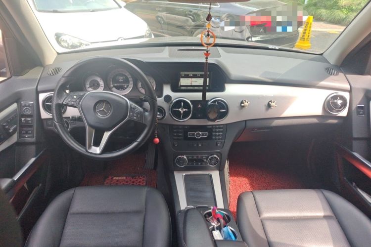 Used Mercedes-Benz GLK-Class 2013 GLK 300 4MATIC Dynamic Edition Center Console