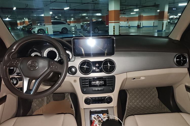 Used Mercedes-Benz GLK-Class 2013 Facelift GLK 300 4MATIC Fashion Edition Center Console