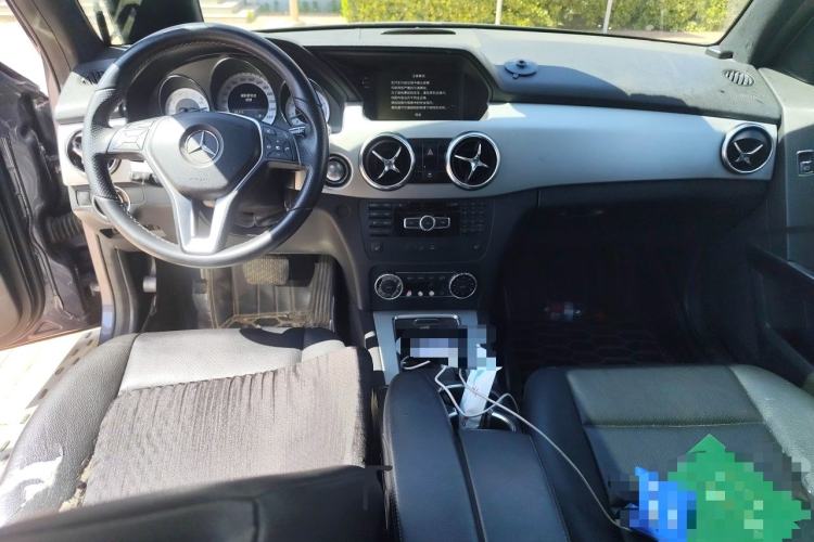 Used Mercedes-Benz GLK-Class 2013 GLK 300 4MATIC Luxury Model Center Console