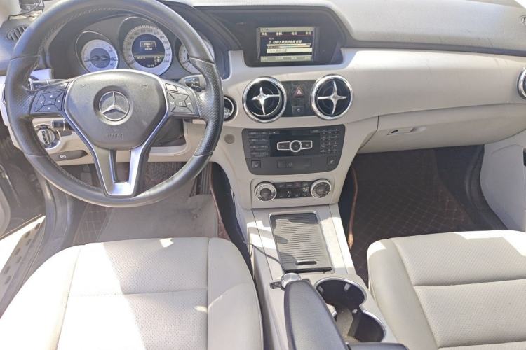 Used Mercedes-Benz GLK-Class 2013 GLK 300 4MATIC Fashion Model Center Console