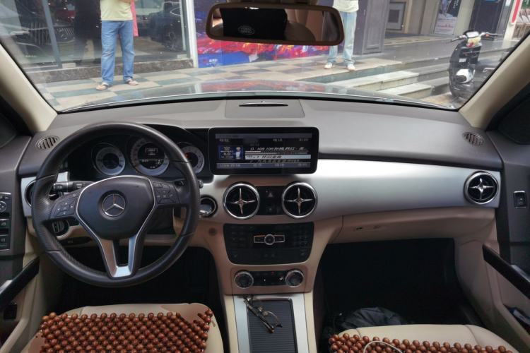Used Mercedes-Benz GLK-Class 2013 GLK 300 4MATIC Fashion Model Center Console