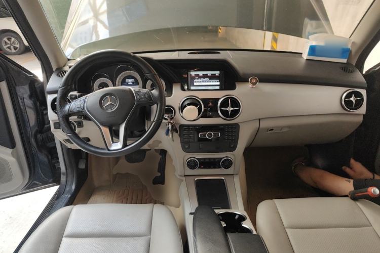 Used Mercedes-Benz GLK-Class 2013 GLK 300 4MATIC Dynamic Edition Center Console