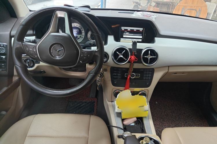 Used Mercedes-Benz GLK-Class 2013 GLK 300 4MATIC Dynamic Edition Center Console