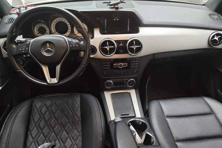 Used Mercedes-Benz GLK-Class 2013 GLK 300 4MATIC Dynamic Edition Center Console