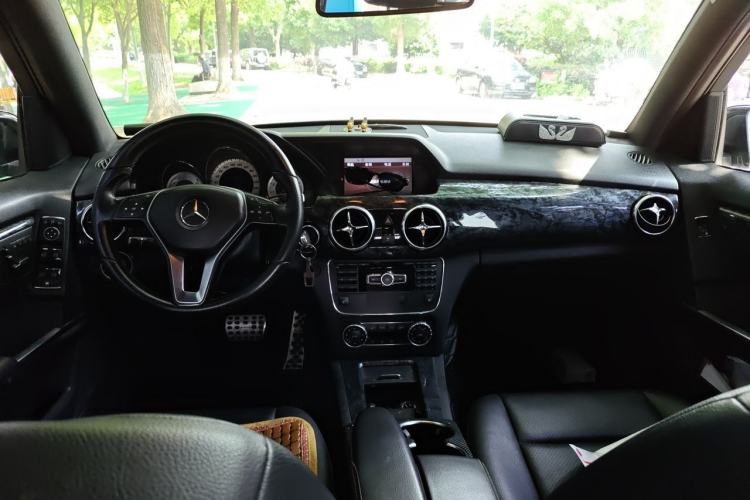 Used Mercedes-Benz GLK-Class 2013 GLK 300 4MATIC Dynamic Edition Center Console