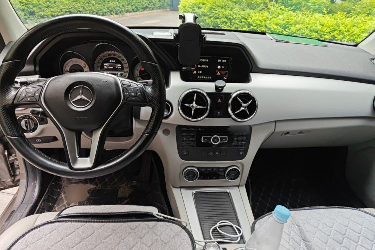 Used Mercedes-Benz GLK-Class 2013 GLK 300 4MATIC Dynamic Edition Center Console
