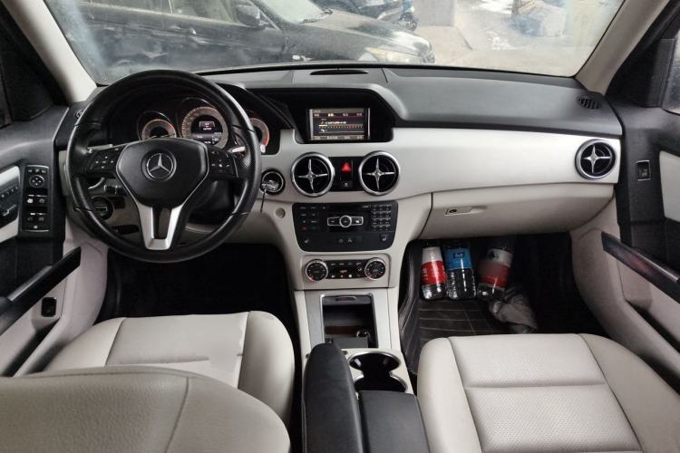 Used Mercedes-Benz GLK-Class 2013 GLK 300 4MATIC Dynamic Sunroof Model Center Console