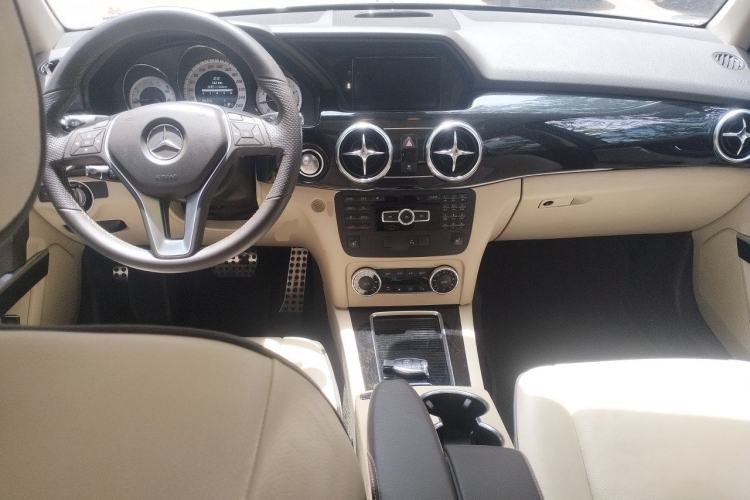 Used Mercedes-Benz GLK-Class 2013 Facelift GLK 300 4MATIC Luxury Edition Center Console