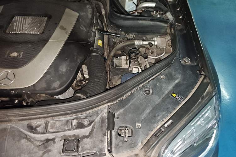 Used Mercedes-Benz GLK-Class 2013 Facelift GLK 300 4MATIC Fashion Edition Engine Bay Left