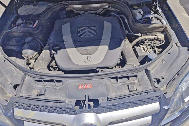 Used Mercedes-Benz GLK-Class 2013 GLK 300 4MATIC Fashion Model Engine Bay