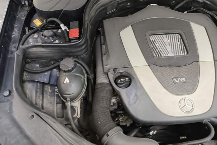 Used Mercedes-Benz GLK-Class 2013 GLK 300 4MATIC Dynamic Sunroof Model Engine Bay Right