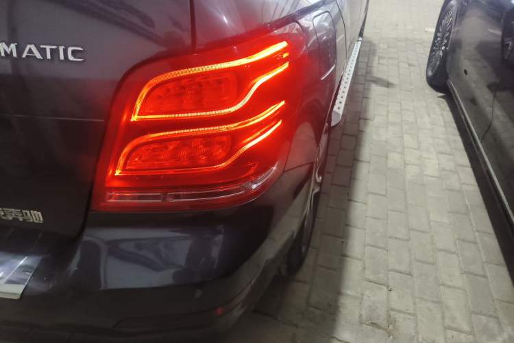 Used Mercedes-Benz GLK-Class 2013 Facelift GLK 300 4MATIC Luxury Edition Exterior 3