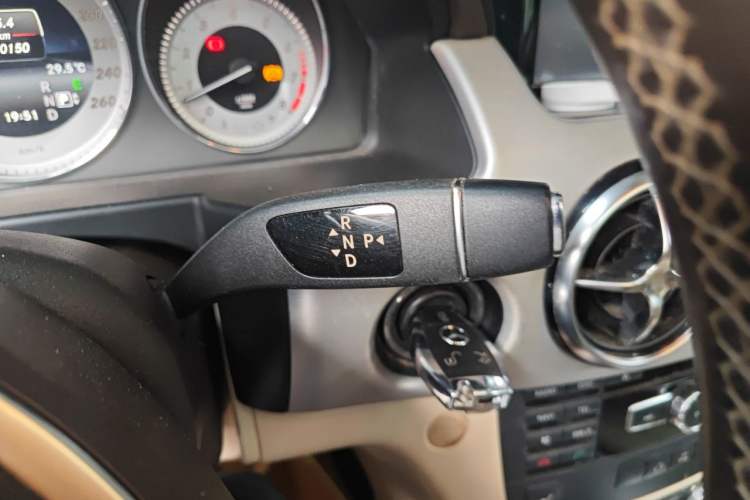 Used Mercedes-Benz GLK-Class 2013 GLK 300 4MATIC Dynamic Sunroof Model Gear Lever