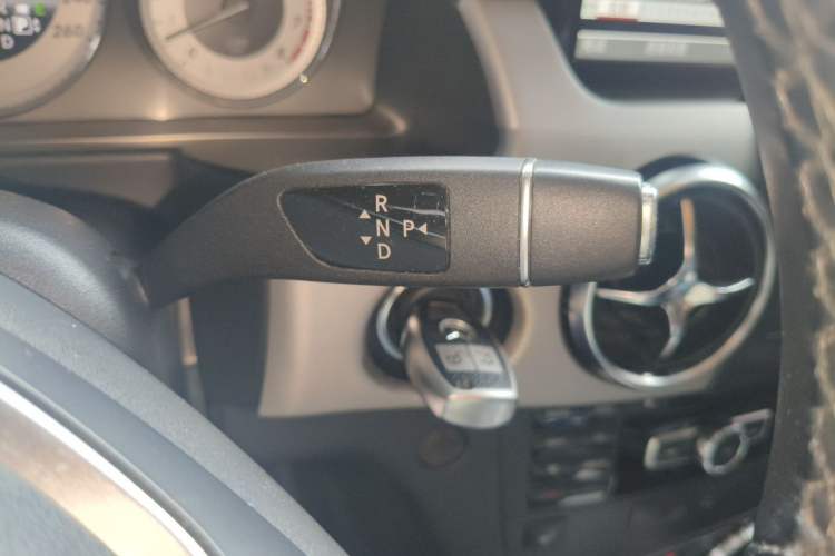 Used Mercedes-Benz GLK-Class 2013 GLK 300 4MATIC Dynamic Edition Gear Lever