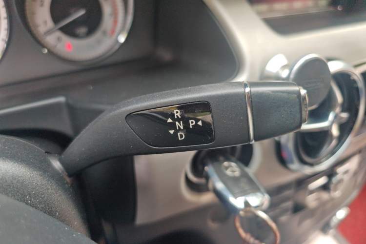 Used Mercedes-Benz GLK-Class 2013 GLK 300 4MATIC Dynamic Edition Gear Lever