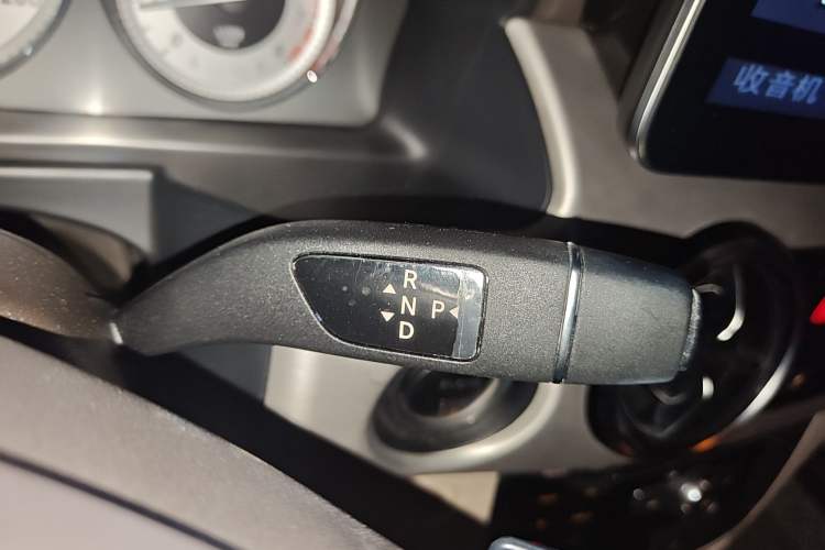 Used Mercedes-Benz GLK-Class 2013 Facelift GLK 300 4MATIC Fashion Edition Gear Lever